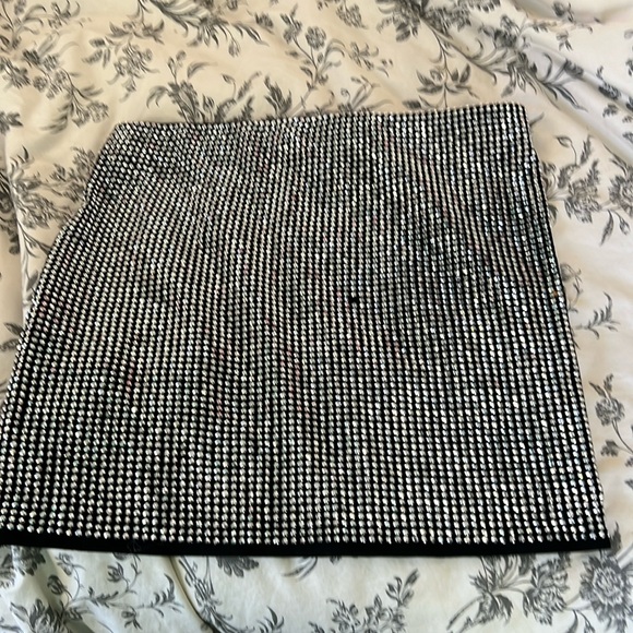 Silver short tight skirt. - Picture 1 of 4